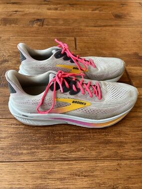 Brooks Ghost 17 Cushioned Running Shoes Oyster Apricot Pink Womens Size 11